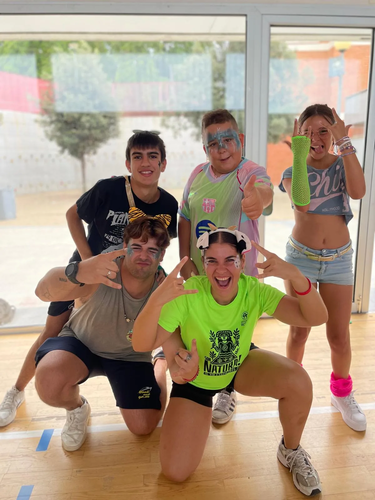 Alumnado y equipo de Sensación Activa en una actividad de convivencia.